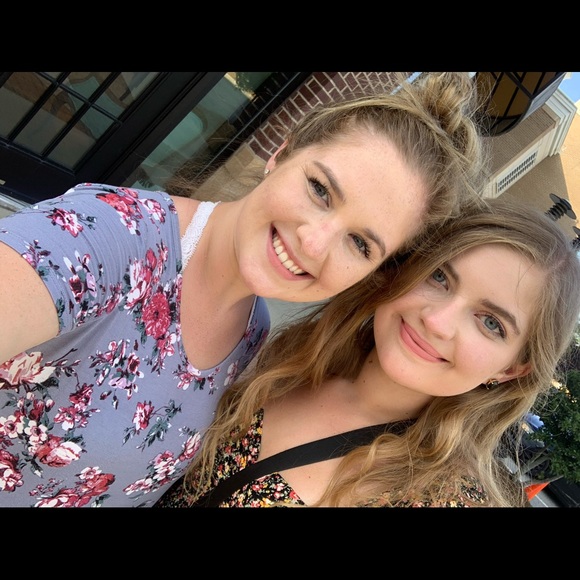 Meet your Posher, Courtney - Picture 1 of 1